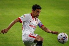 球星云集却意外落败，球队卫冕之路艰难转折与战术反思