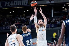 足球传奇：最强足球俱乐部荣耀史与梅西贝利传承